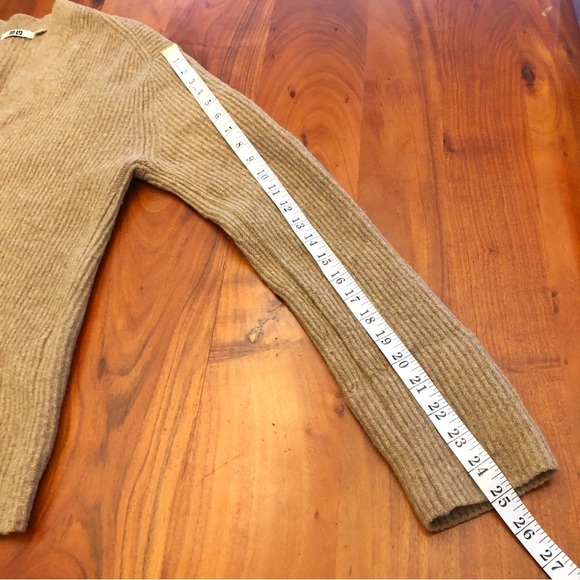 UNIQLO 100% Wool Oversized Minimalist Beige V Neck Sweater Cardigan. Women Large - Picture 10 of 16